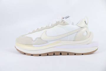 Nike Vaporwaffle sacai Sail Gum