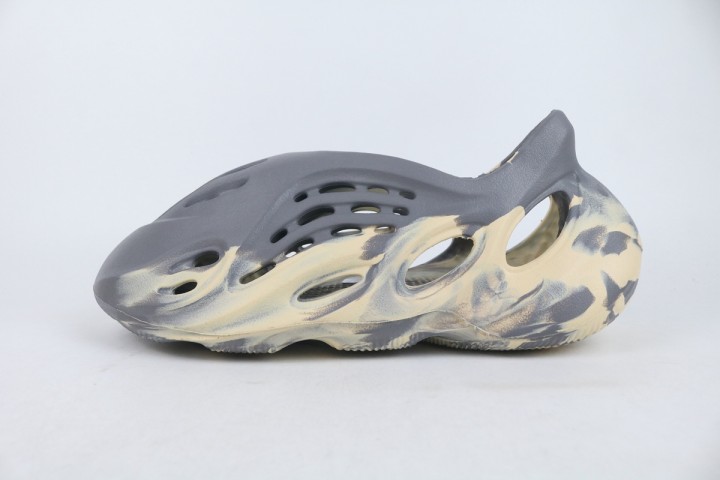 adidas Yeezy Foam RNNR MXT Moon Gray 7904