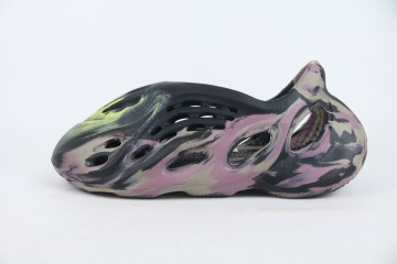 adidas Yeezy Foam RNR MX Carbon 9562